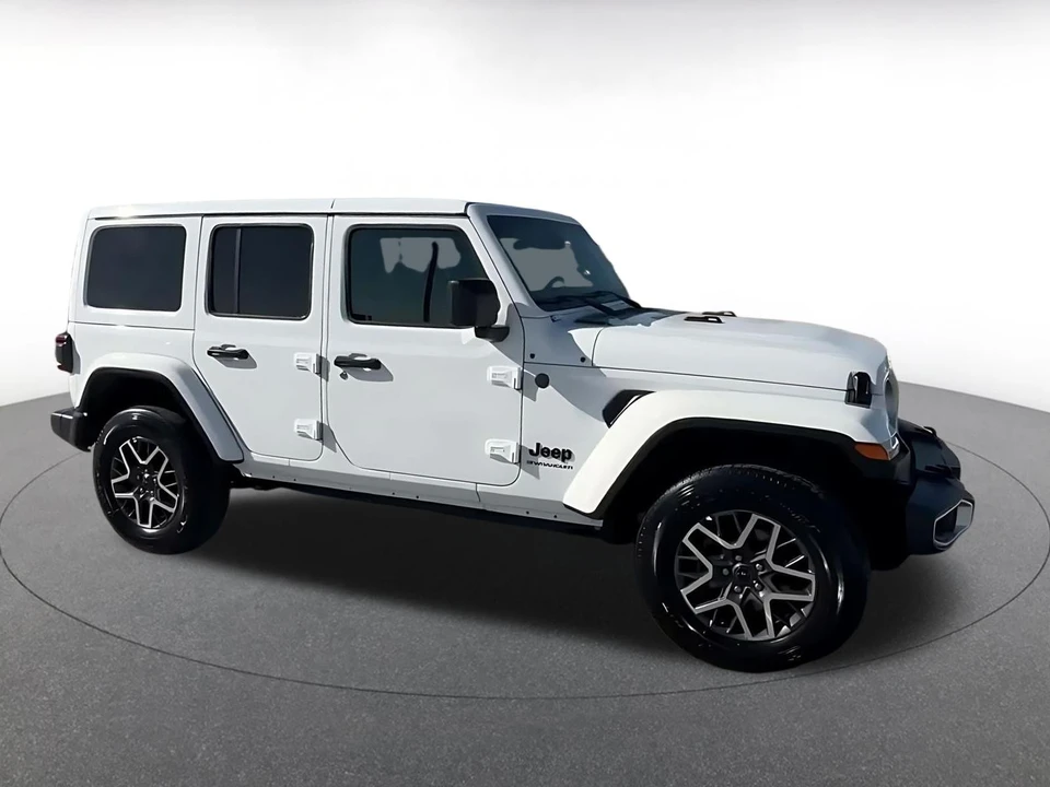 2025 Jeep JL Wrangler - Image 17 of 31