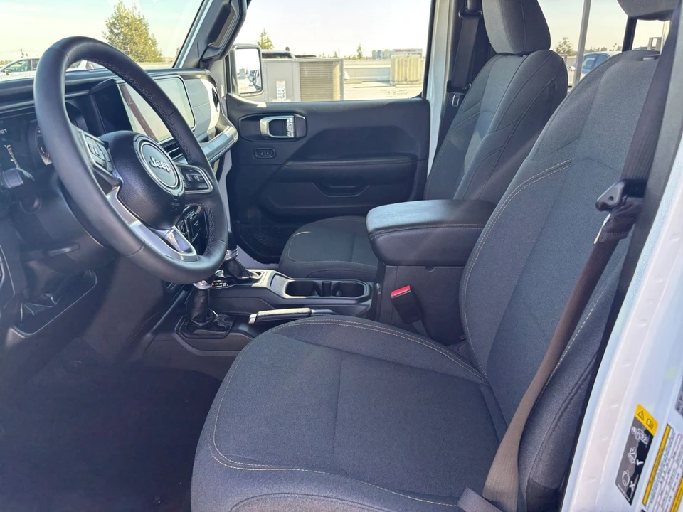 2025 Jeep JL Wrangler - Image 28 of 31