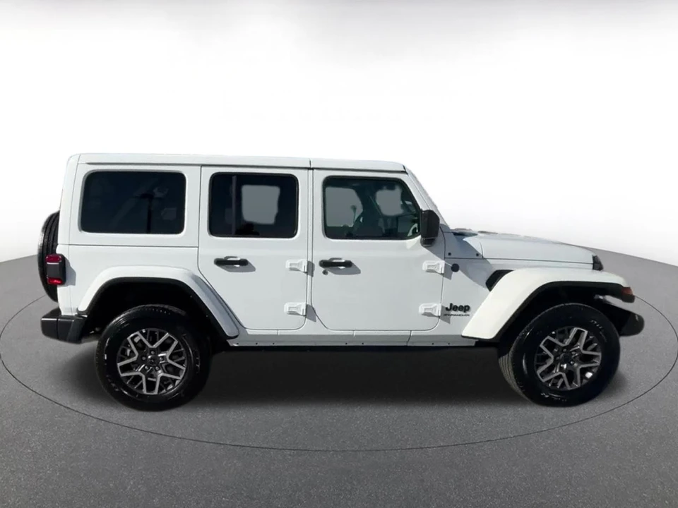 2025 Jeep JL Wrangler - Image 16 of 31