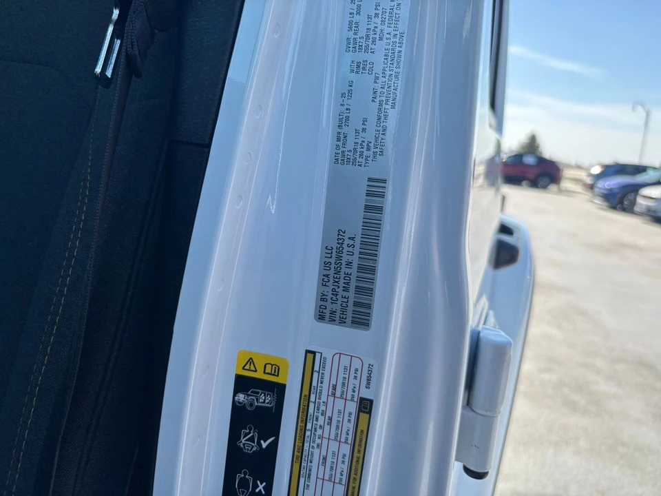2025 Jeep JL Wrangler - Image 30 of 31