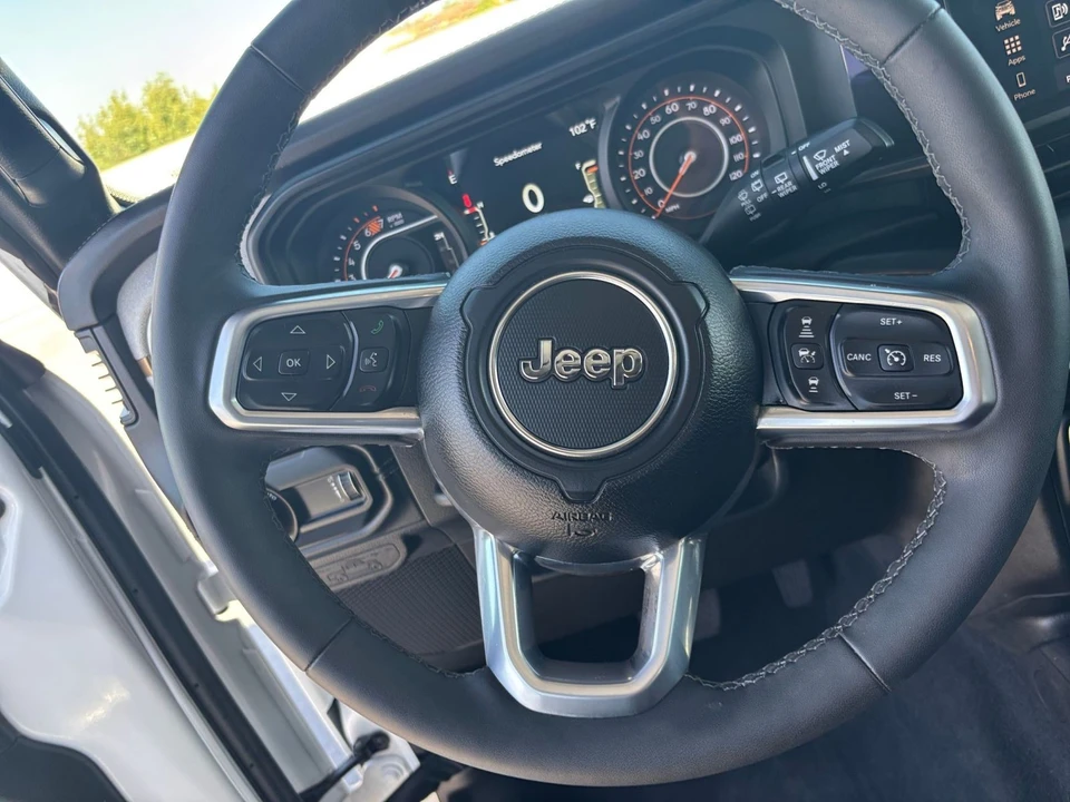 2025 Jeep JL Wrangler - Image 29 of 31