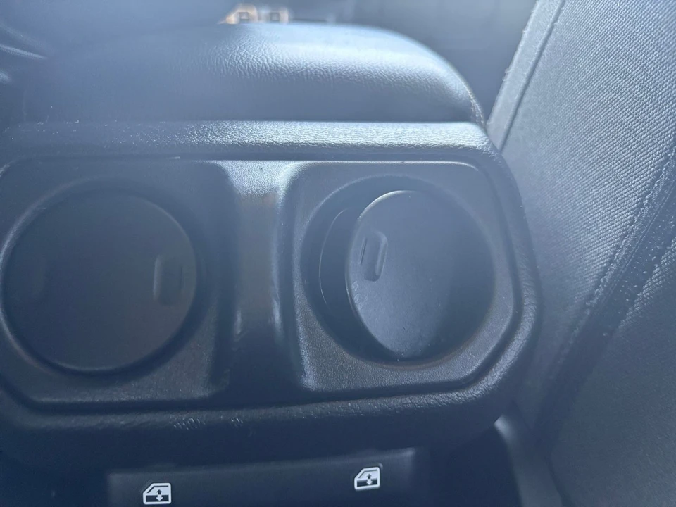 2025 Jeep JL Wrangler - Image 23 of 31