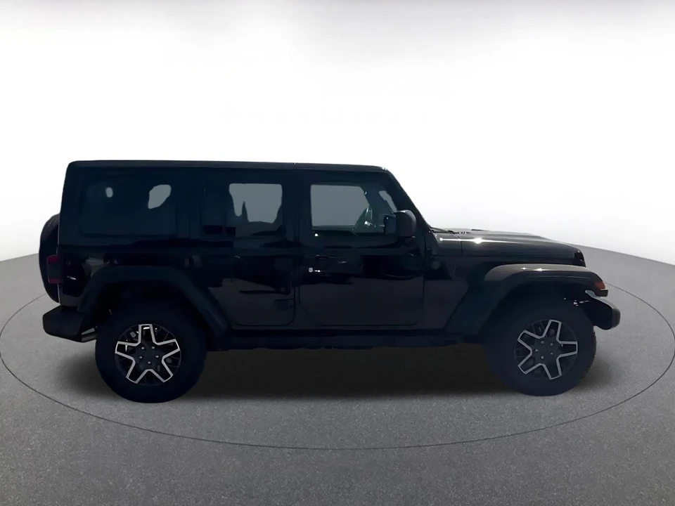 2025 Jeep JL Wrangler - Image 17 of 31