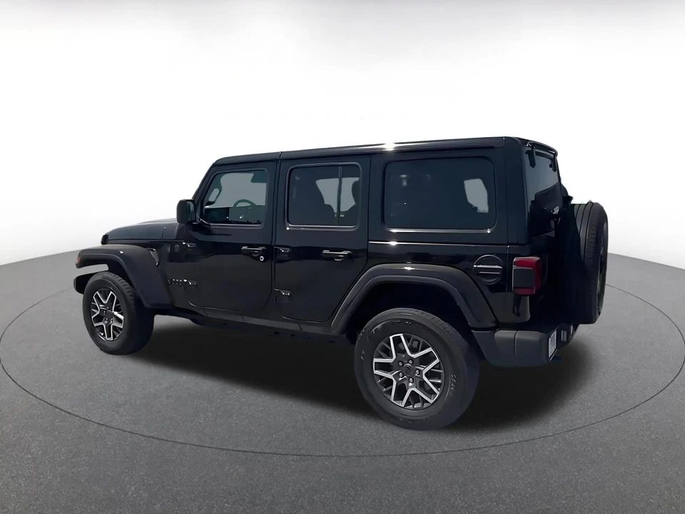 2025 Jeep JL Wrangler - Image 9 of 31