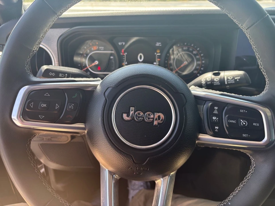 2025 Jeep JL Wrangler - Image 29 of 31