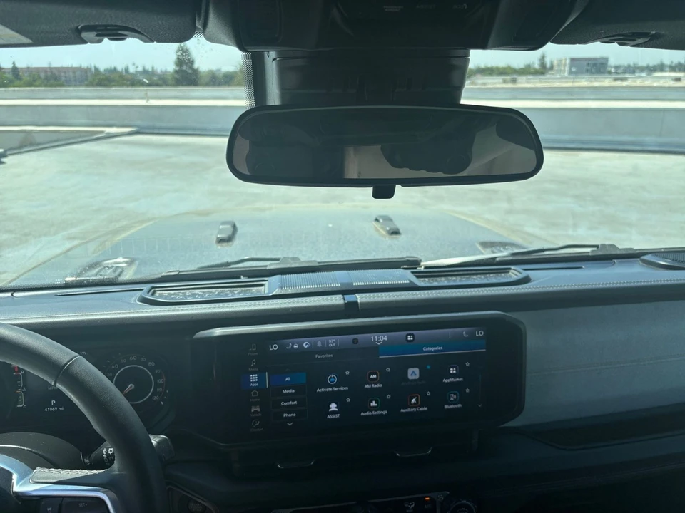 2025 Jeep JL Wrangler - Image 18 of 31