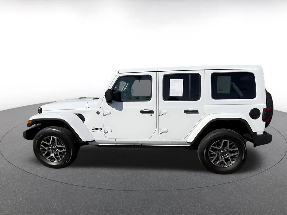 2025 Jeep JL Wrangler - Image 11 of 31