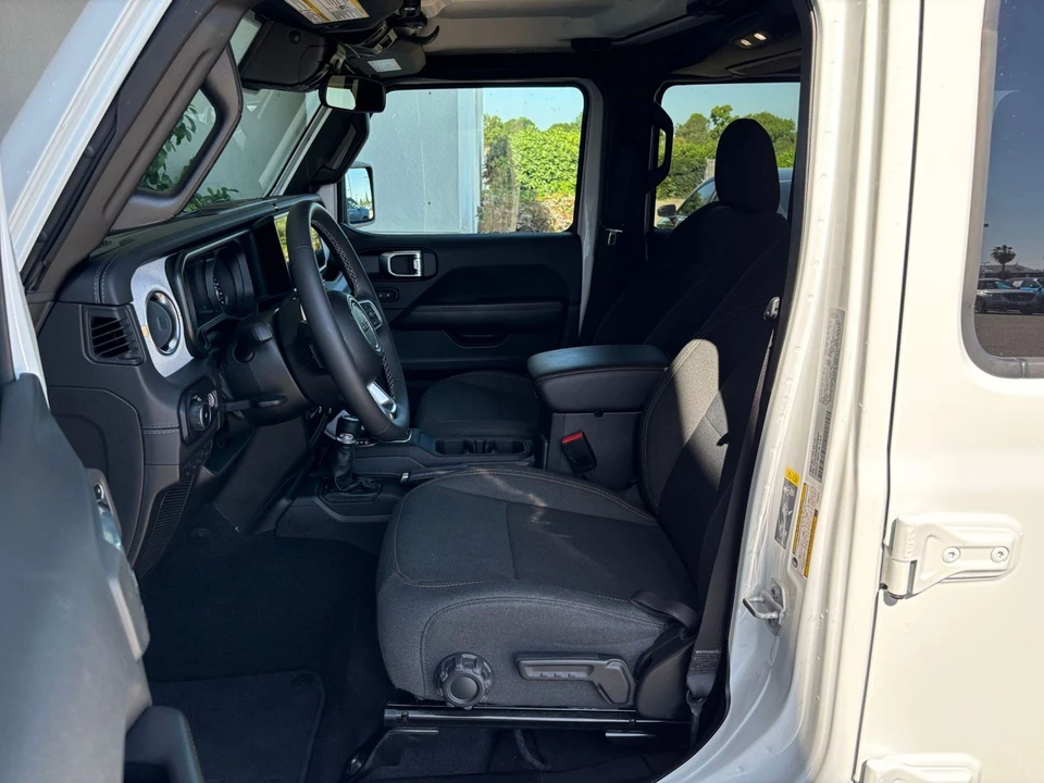 2025 Jeep - Image 24 of 31