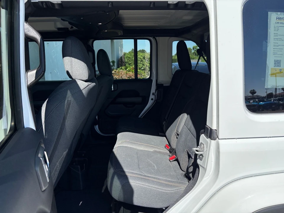 2025 Jeep JL Wrangler - Image 27 of 31