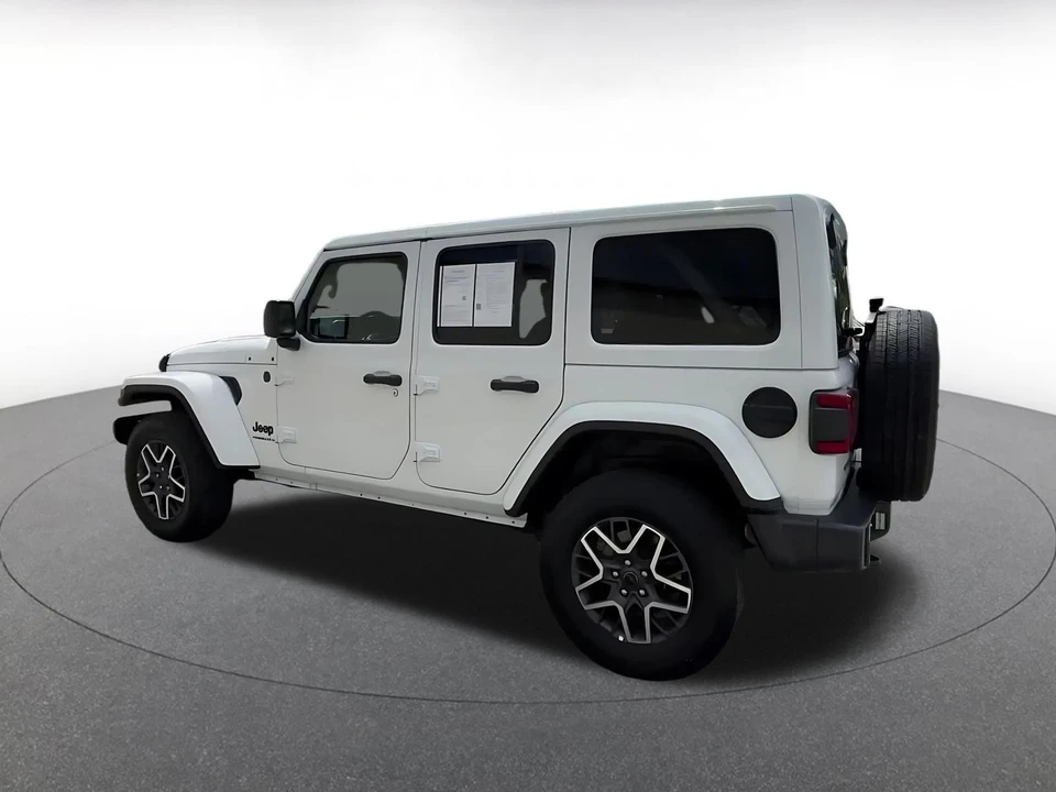 2025 Jeep JL Wrangler - Image 11 of 31