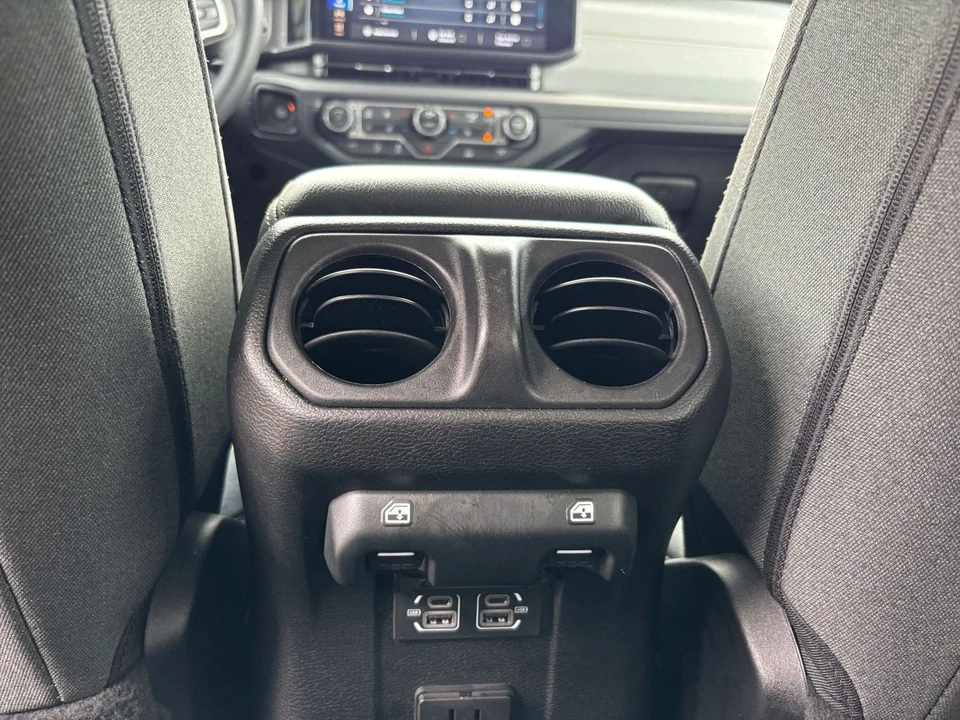 2025 Jeep JL Wrangler - Image 24 of 31