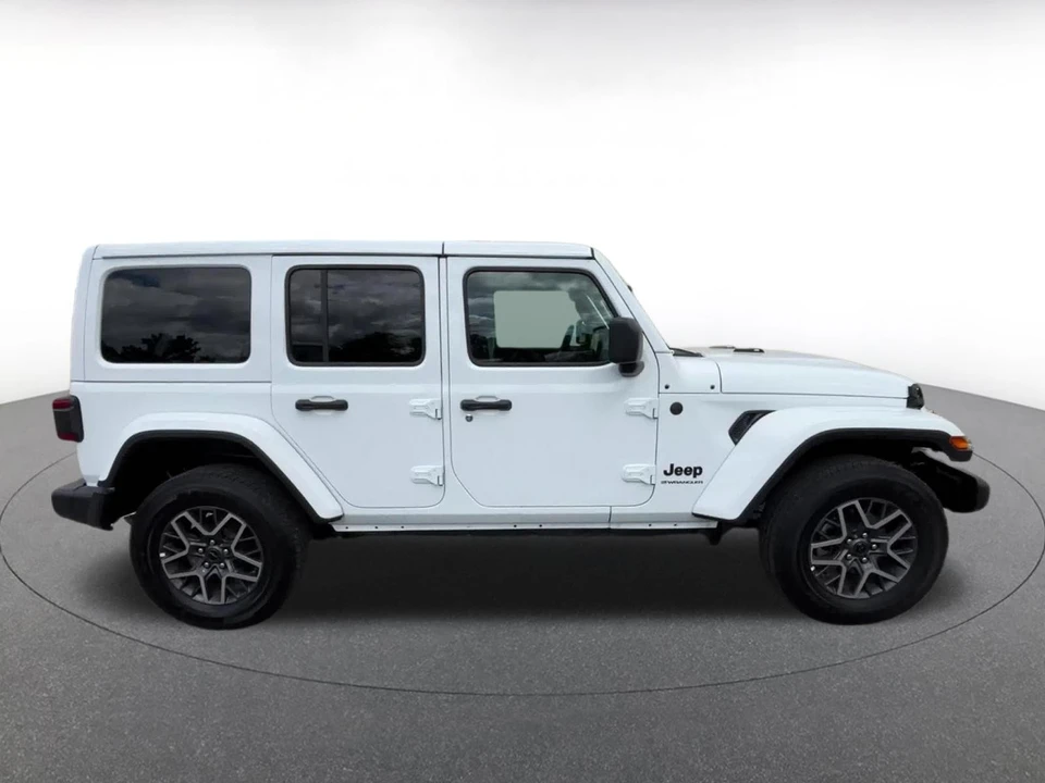 2025 Jeep JL Wrangler - Image 17 of 31