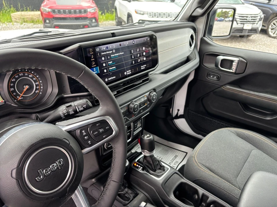 2025 Jeep JL Wrangler - Image 18 of 31