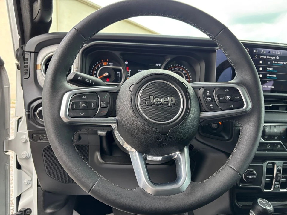 2025 Jeep JL Wrangler - Image 30 of 31