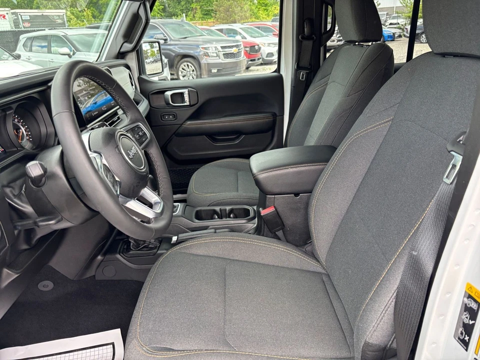 2025 Jeep JL Wrangler - Image 29 of 31