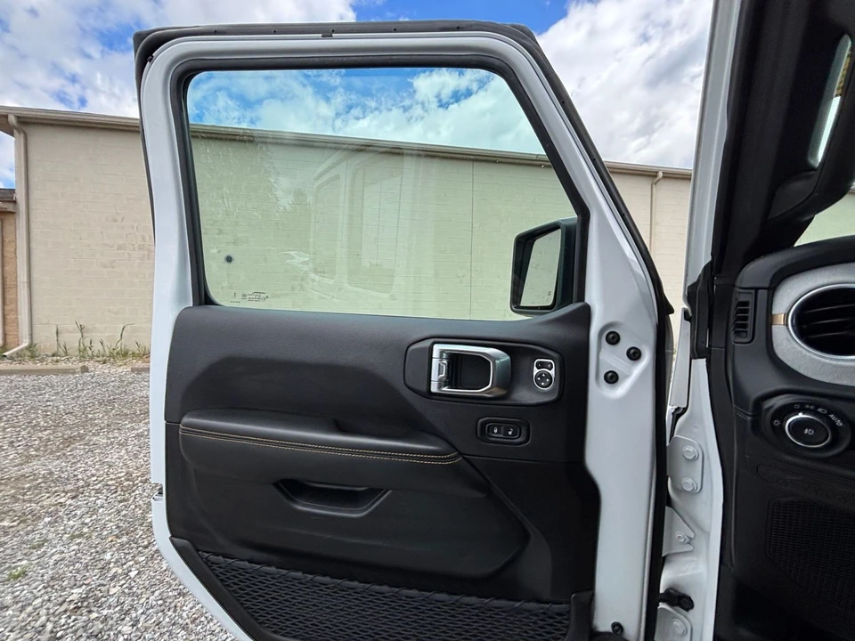 2025 Jeep JL Wrangler - Image 20 of 31