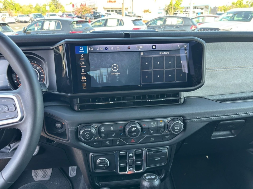 2025 Jeep JL Wrangler - Image 18 of 31
