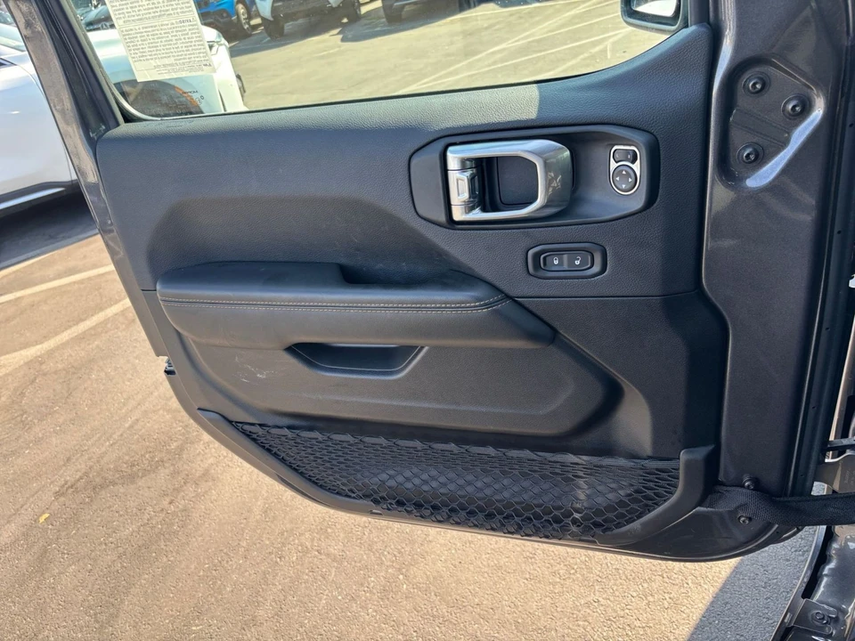 2025 Jeep JL Wrangler - Image 20 of 31