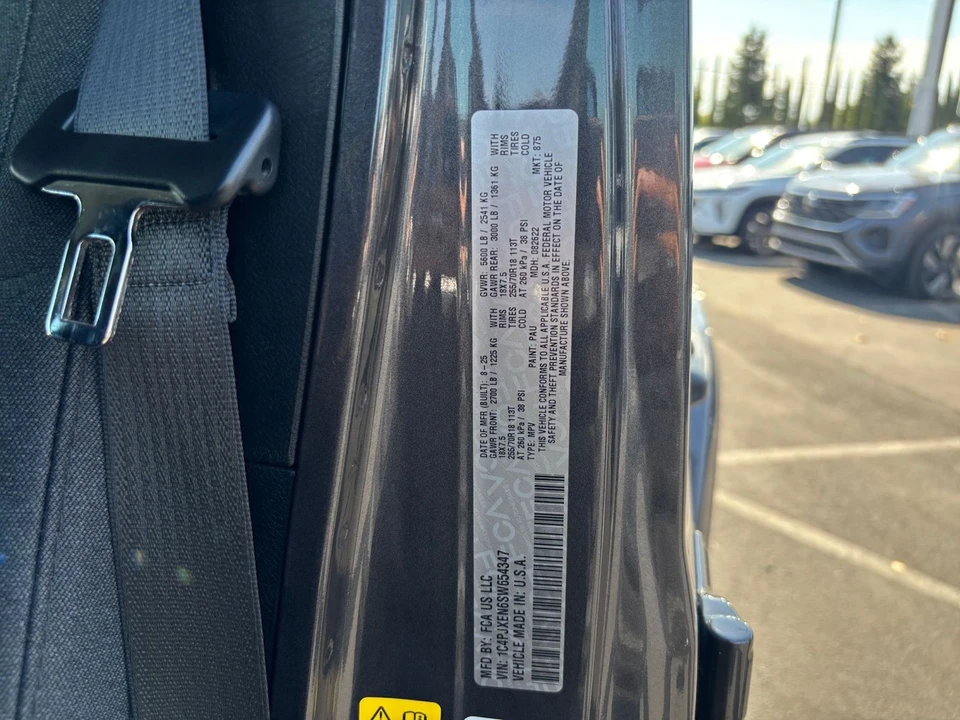 2025 Jeep JL Wrangler - Image 30 of 31