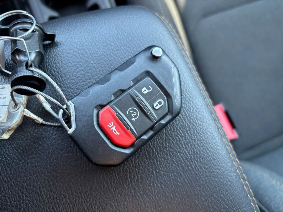2025 Jeep JL Wrangler - Image 22 of 31