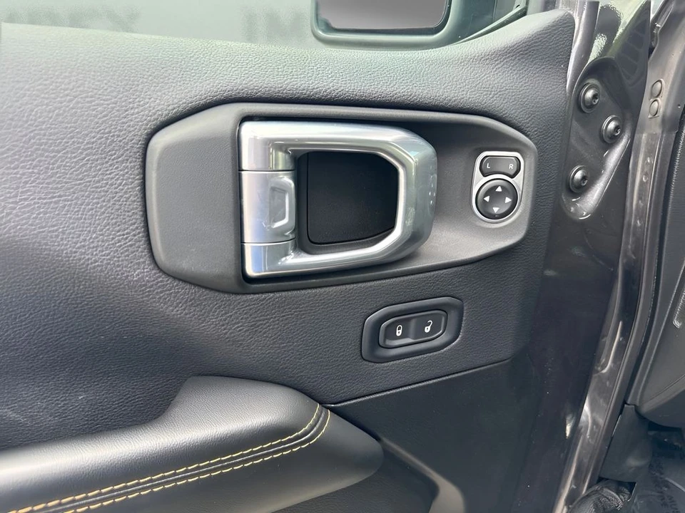 2025 Jeep JL Wrangler - Image 25 of 31