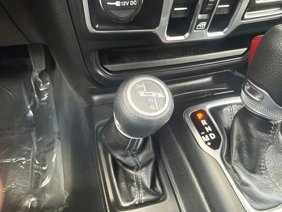 2025 Jeep JL Wrangler - Image 21 of 31