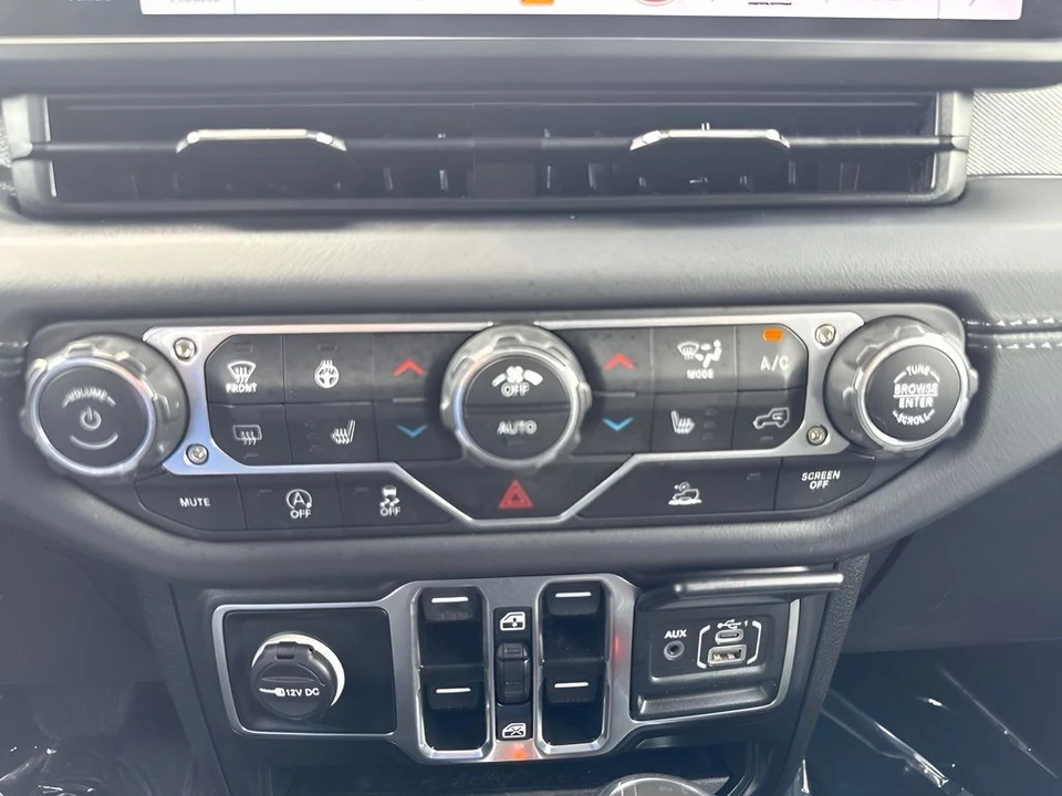 2025 Jeep JL Wrangler - Image 17 of 31