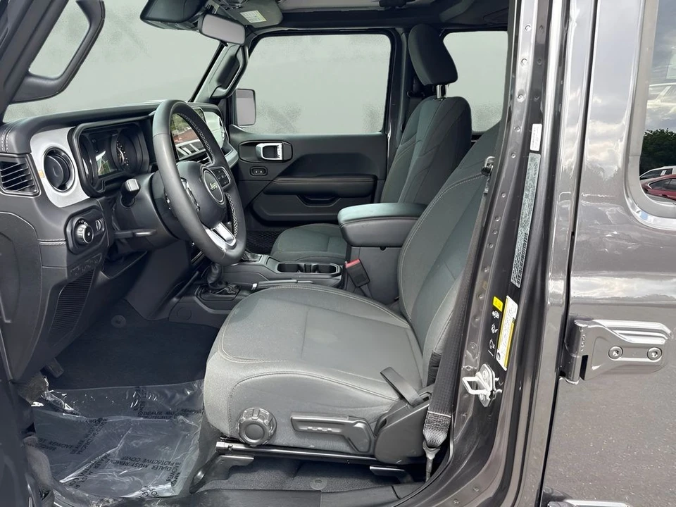 2025 Jeep JL Wrangler - Image 9 of 31