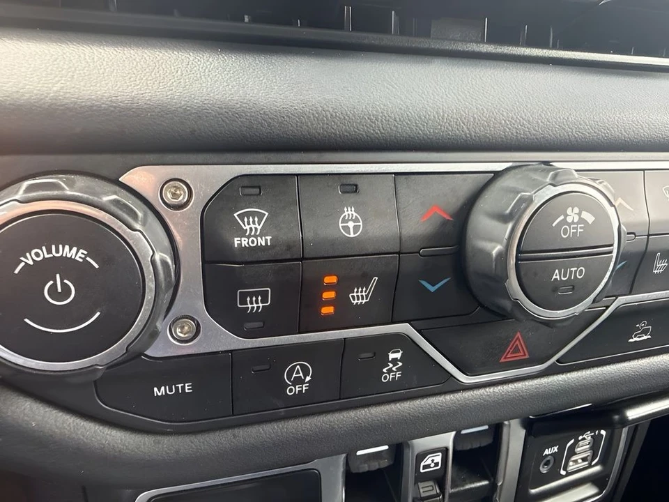 2025 Jeep JL Wrangler - Image 19 of 31