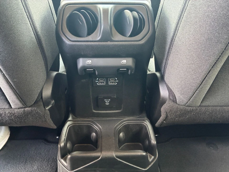 2025 Jeep JL Wrangler - Image 24 of 31