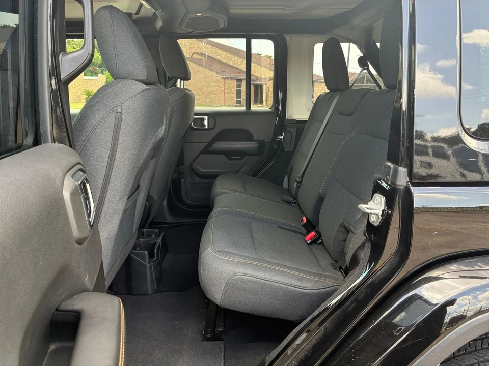 2025 Jeep JL Wrangler - Image 28 of 31