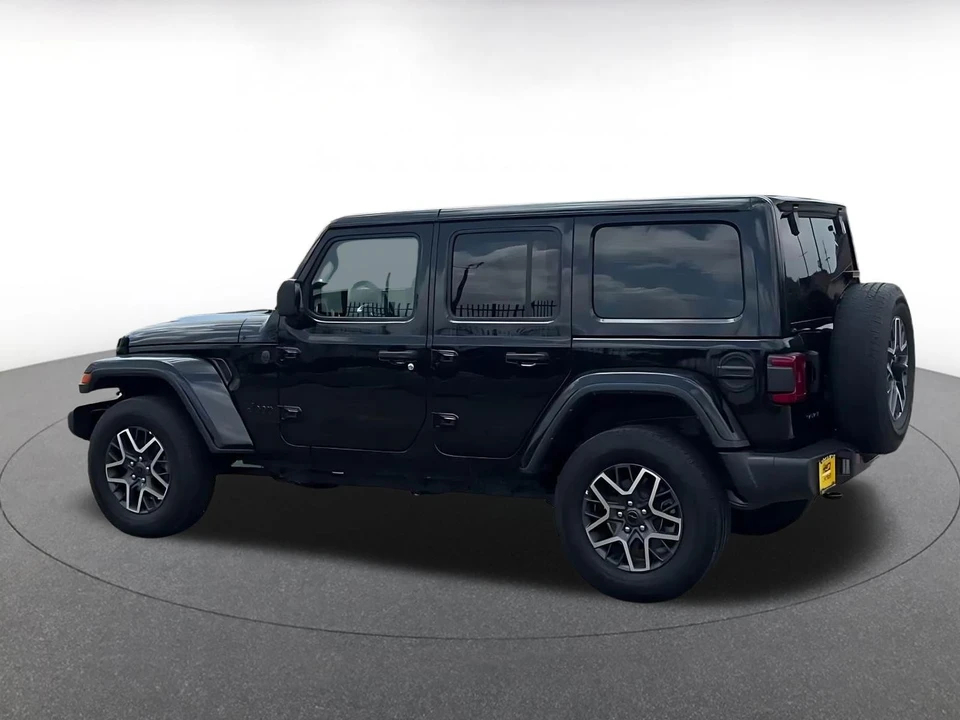 2025 Jeep JL Wrangler - Image 11 of 31