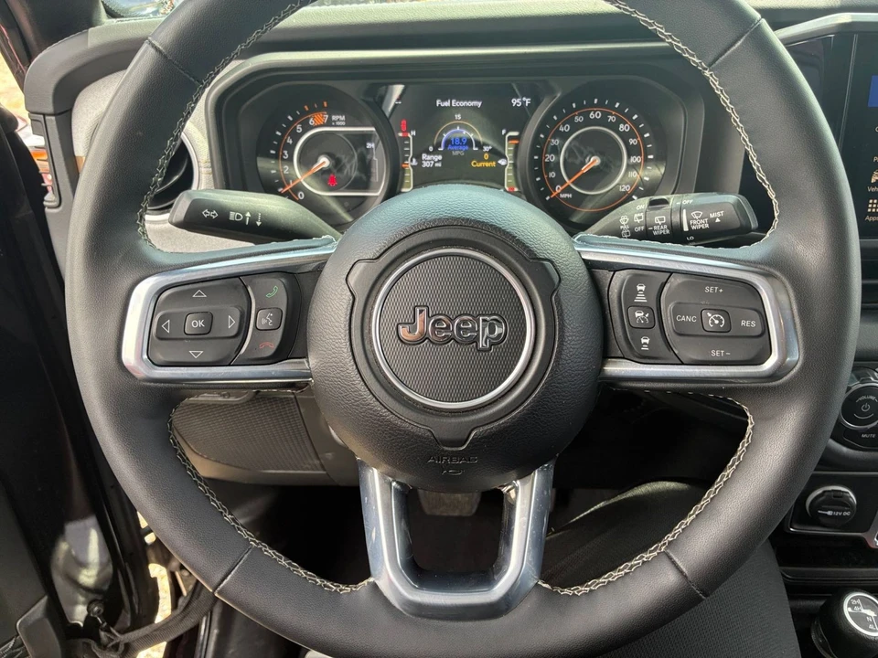 2025 Jeep JL Wrangler - Image 30 of 31