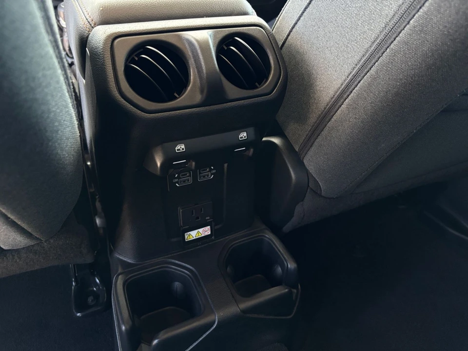 2025 Jeep JL Wrangler - Image 23 of 31