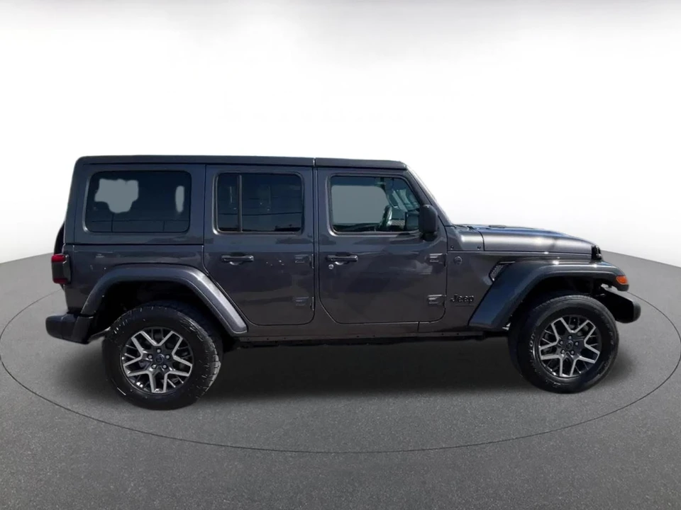 2025 Jeep JL Wrangler - Image 17 of 31