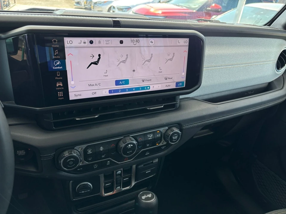 2025 Jeep JL Wrangler - Image 18 of 31