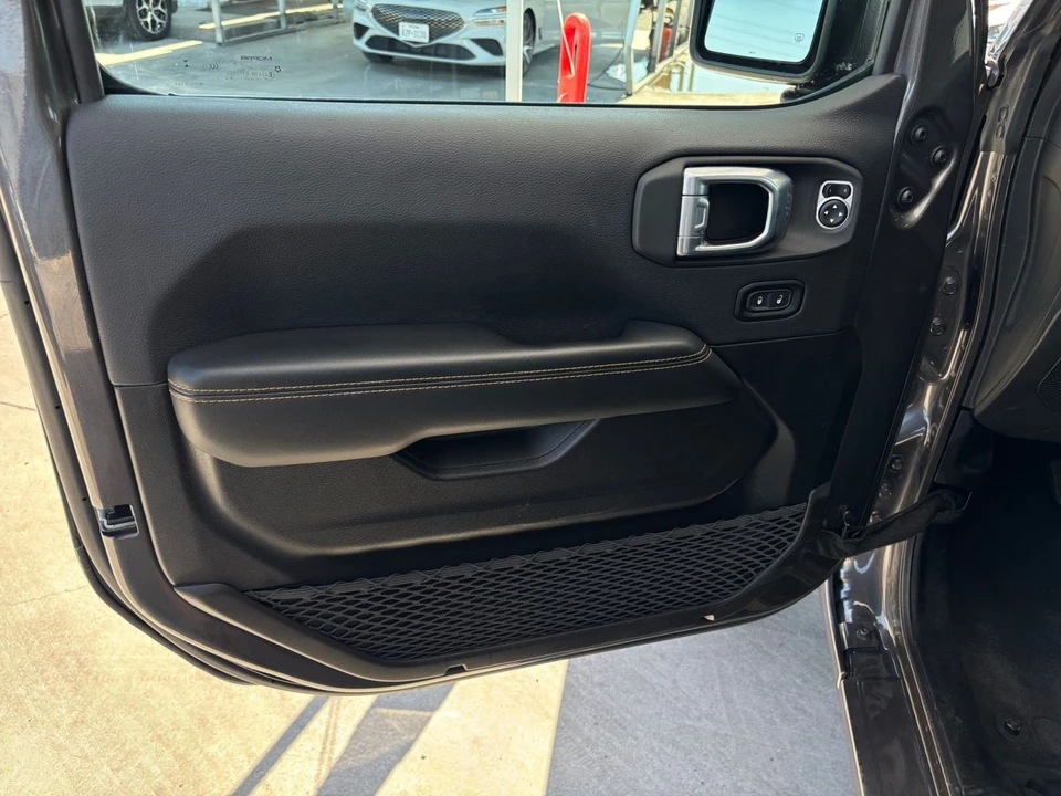 2025 Jeep JL Wrangler - Image 20 of 31