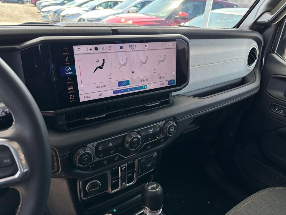 2025 Jeep JL Wrangler - Image 21 of 31
