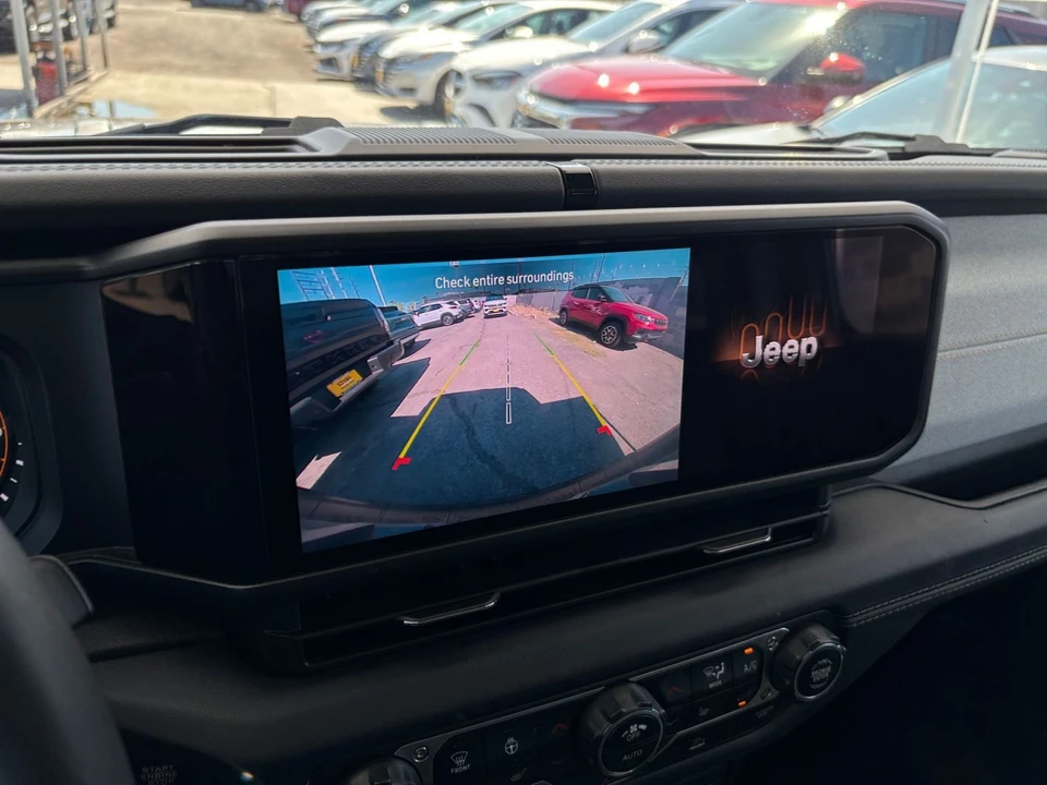 2025 Jeep JL Wrangler - Image 24 of 31