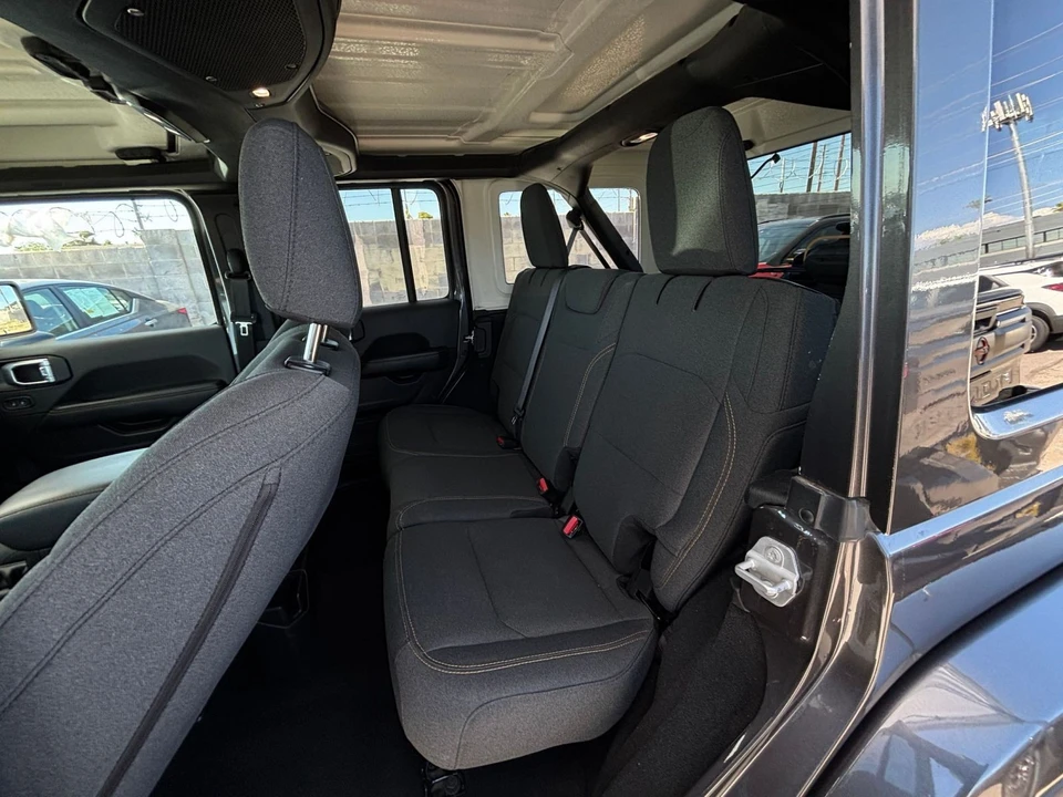 2025 Jeep JL Wrangler - Image 27 of 31