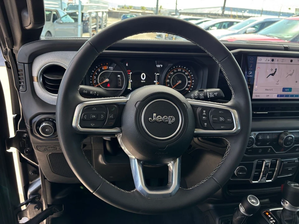 2025 Jeep JL Wrangler - Image 29 of 31