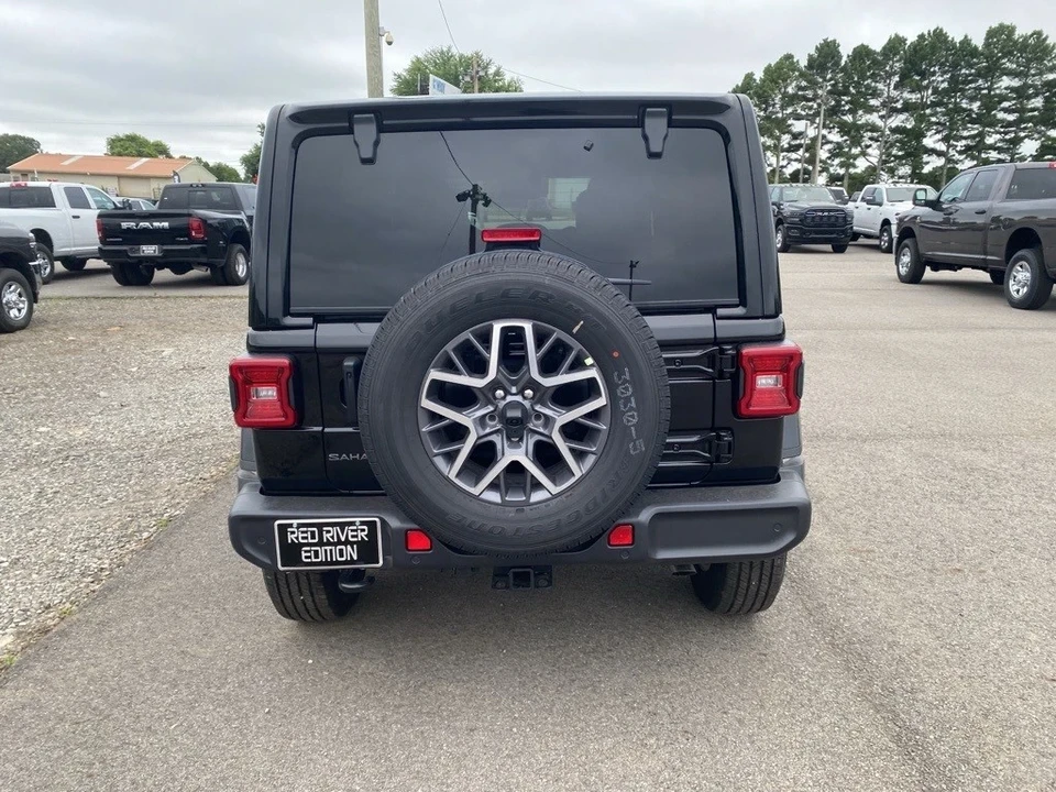 2025 Jeep JL Wrangler - Image 6 of 12