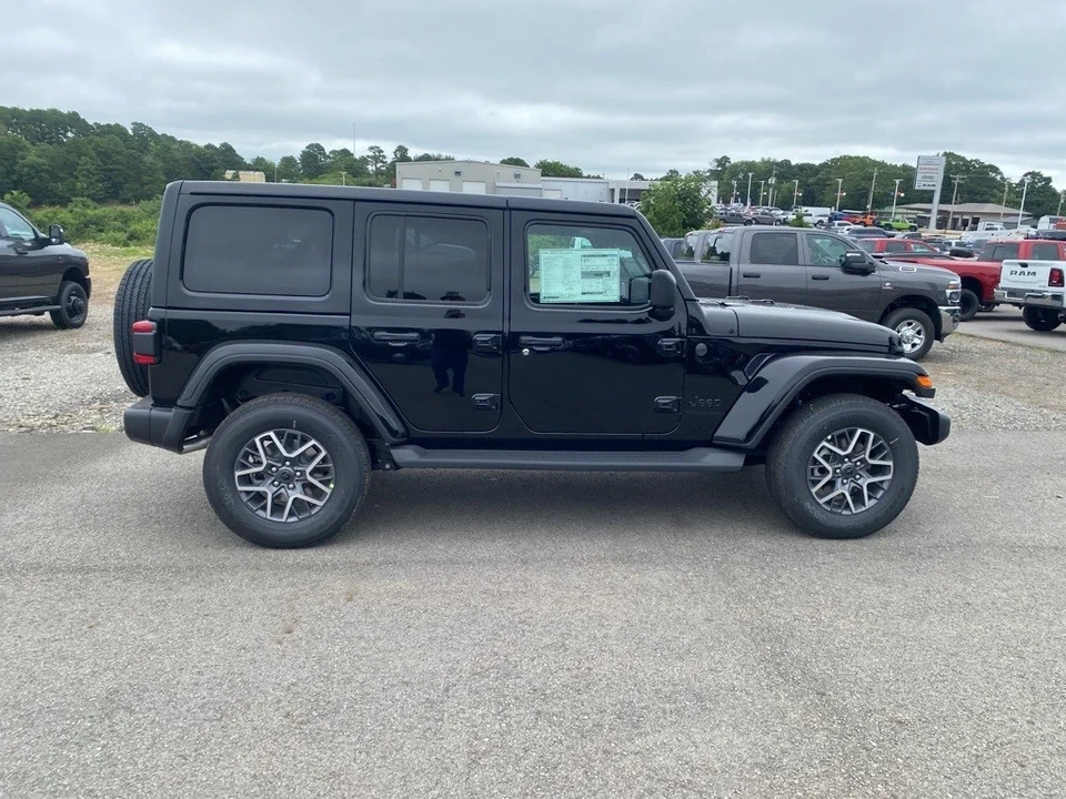 2025 Jeep JL Wrangler - Image 4 of 12