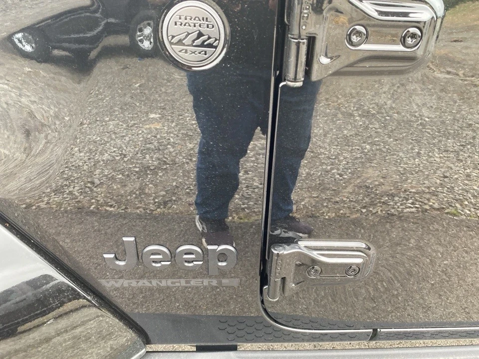 2025 Jeep JL Wrangler - Image 10 of 12