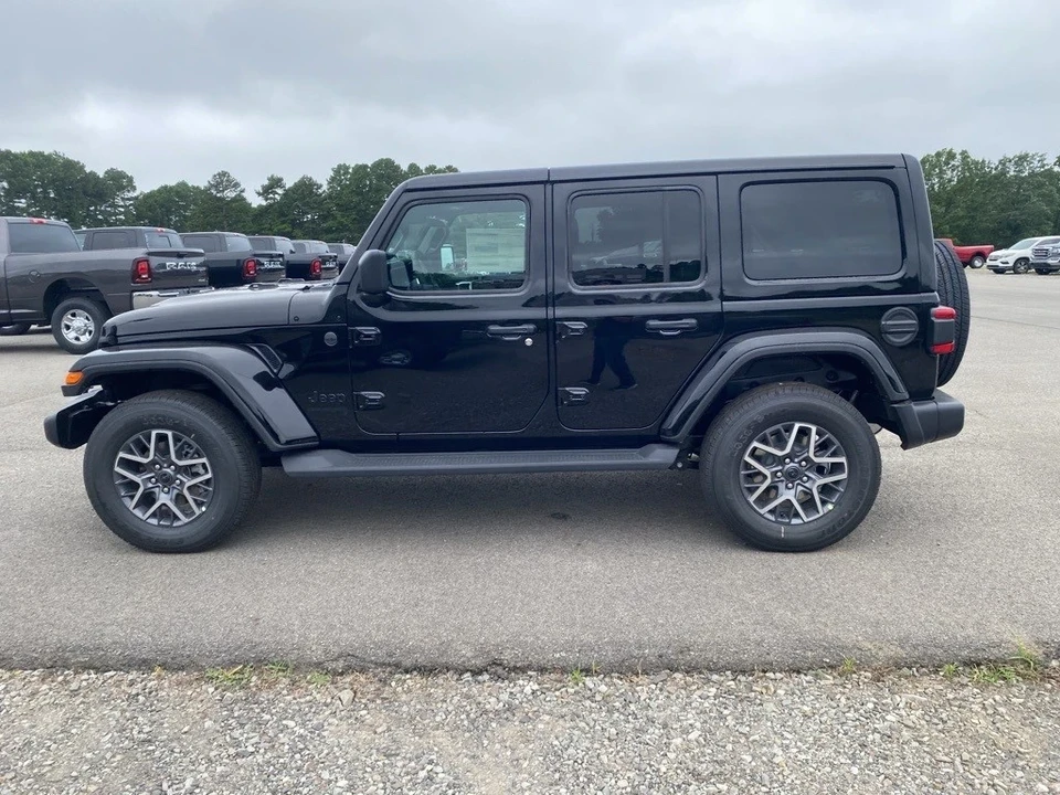 2025 Jeep JL Wrangler - Image 8 of 12