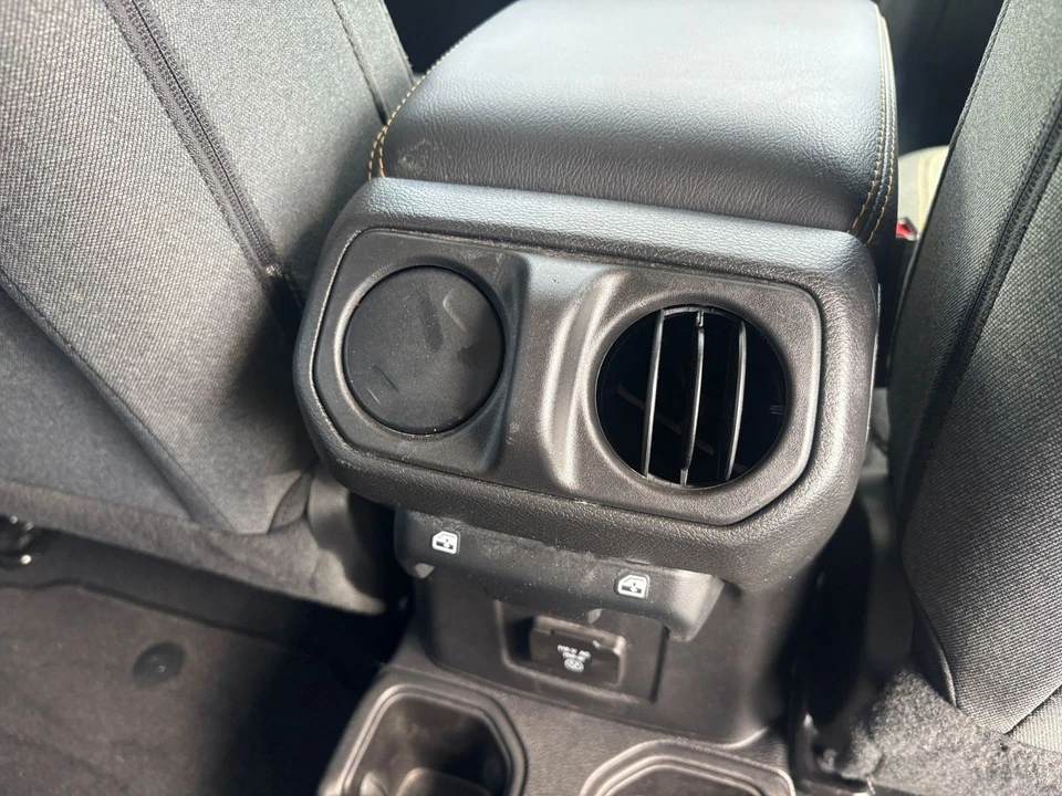 2025 Jeep JL Wrangler - Image 24 of 31