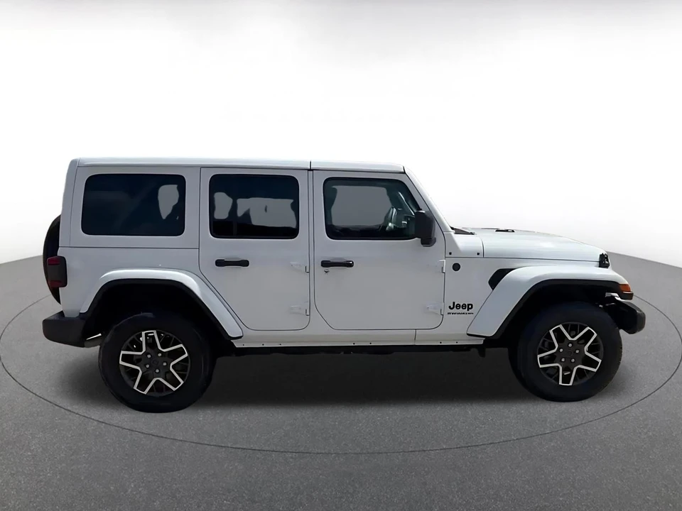 2025 Jeep JL Wrangler - Image 18 of 31