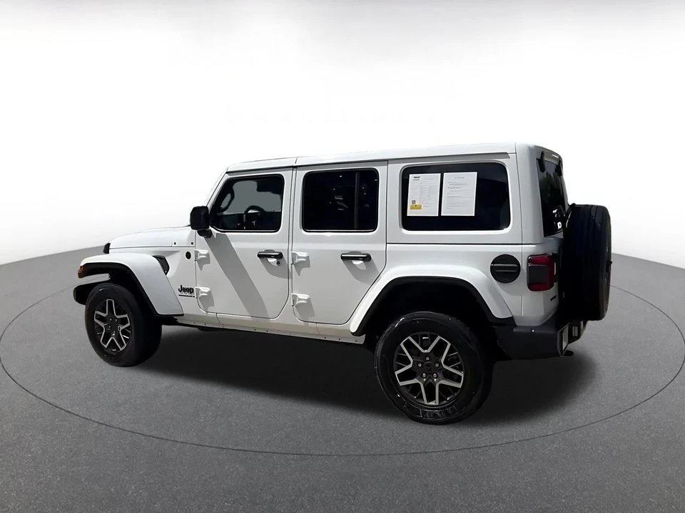 2025 Jeep JL Wrangler - Image 12 of 31