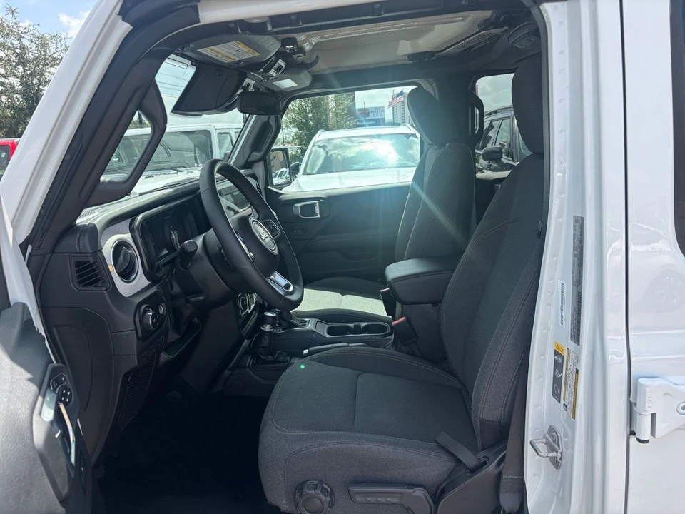 2025 Jeep JL Wrangler - Image 29 of 31