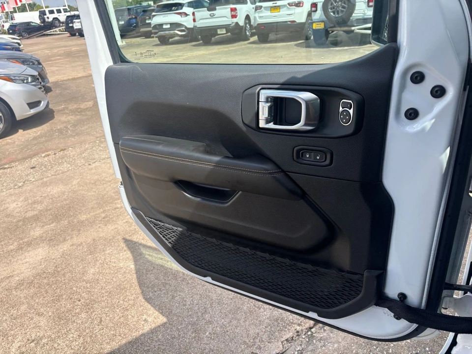 2025 Jeep JL Wrangler - Image 20 of 31